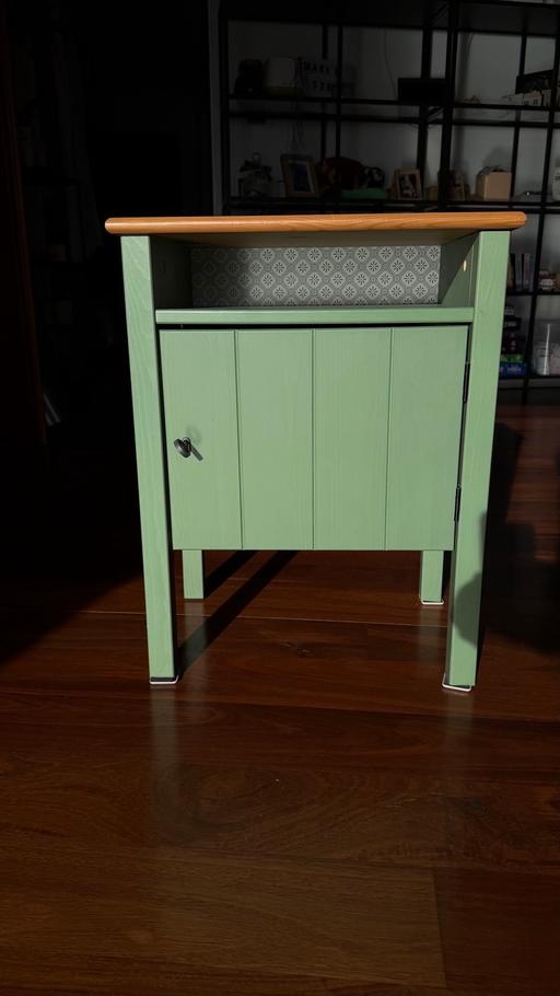 Buy & Sell South Quay East London - Photos for Bedside table/ small cupboard