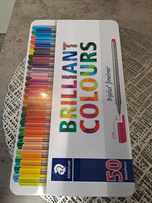 Buy & Sell Park Hill Sheffield - Photos for 50 fineliners new in tin