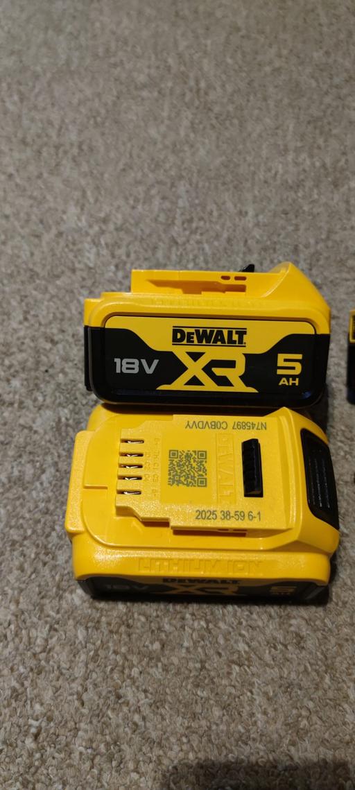 Buy & Sell Neasden North West London - Photos for Dewalt 5ah batteries