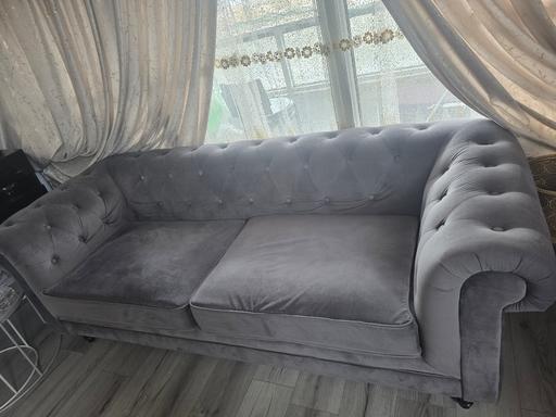 Buy & Sell Edgware Road West London - Photos for Chesterfield style Sofa