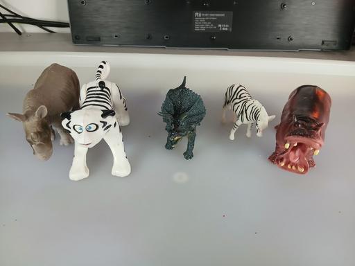 Buy & Sell Fulwood Preston - Photos for animal/Dino toys (5)