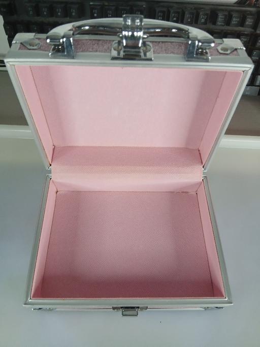 Buy & Sell Fulwood Preston - Photos for make up box