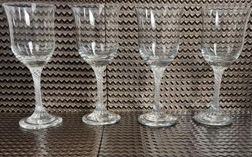 Buy & Sell Notting Hill West London - Photos for Twisted stemmed glasses set of four
