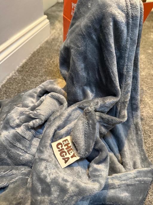 Buy & Sell Camborne Cornwall - Photos for Grey throw super soft and warm