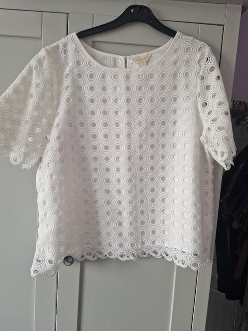 Buy & Sell Scholes Rotherham - Photos for light cream short top L