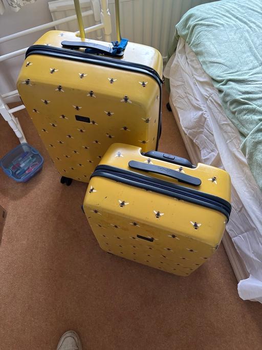 Buy & Sell Hampton Centre Peterborough - Photos for Pair of suitcases