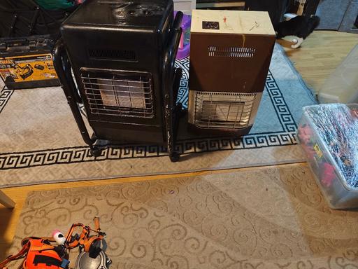 Buy & Sell Hornsey North London - Photos for gas heaters, 5 gas bottles, 2 full.