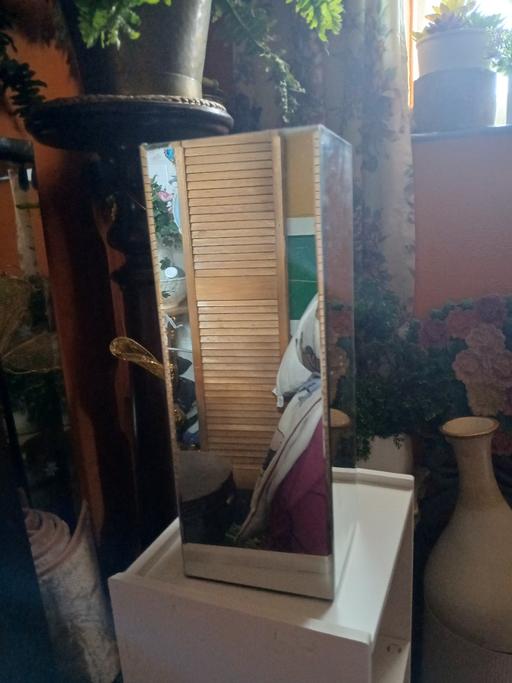 Buy & Sell Netherton Dudley - Photos for mirrored vase 16 ins high