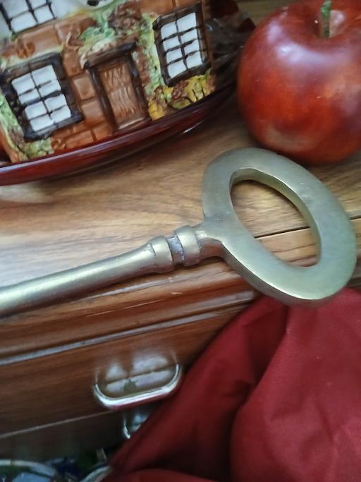 Buy & Sell Netherton Dudley - Photos for big heavy brass key 13 ins