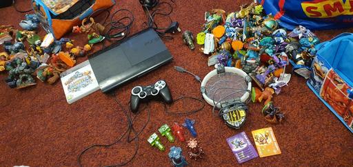 Buy & Sell French Walls Sandwell - Photos for Playstation 3, 1 wired controller & Skylander