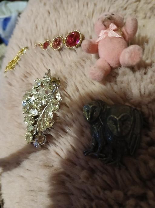 Buy & Sell Netherton Dudley - Photos for 4 broaches