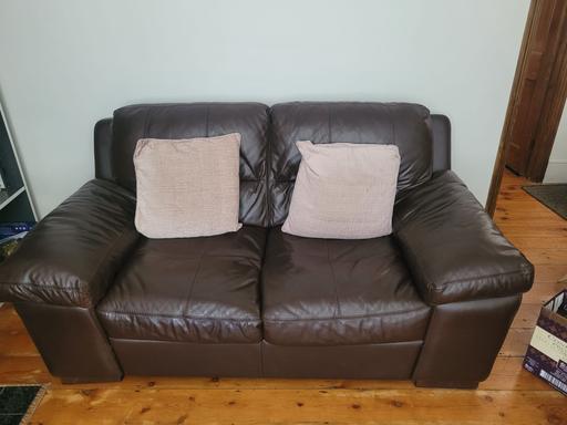 Buy & Sell South Croydon Croydon - Photos for Plush Durable 2-Seater Brown Leather Sofa