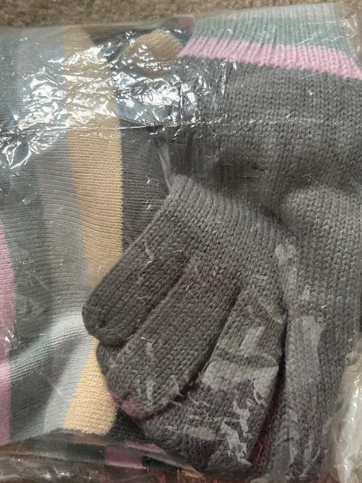 Buy & Sell Rottingdean Brighton - Photos for Brand new Avon gloves and scarf set