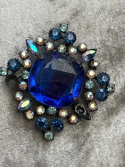 Buy & Sell Rottingdean Brighton - Photos for Beautiful large brooch some stones missing