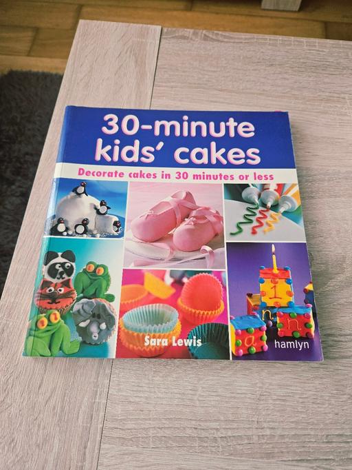 Buy & Sell Newton Doncaster - Photos for Kids cakes cookery book.