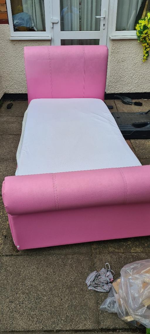 Buy & Sell Hall Green Birmingham - Photos for pink bed