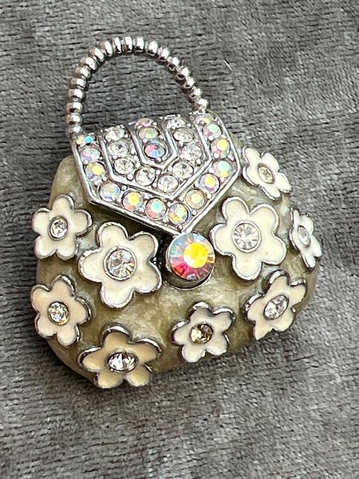 Buy & Sell Ovingdean Brighton - Photos for Lovely brooch opens