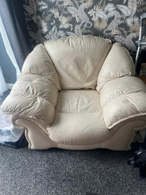 Buy & Sell Winwick Quay Warrington - Photos for 2x2seater leather sofas and chair