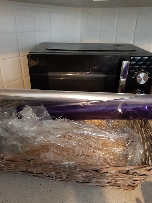 Buy & Sell South Hylton Sunderland - Photos for new gift basket straw and 2 cellophane rolls