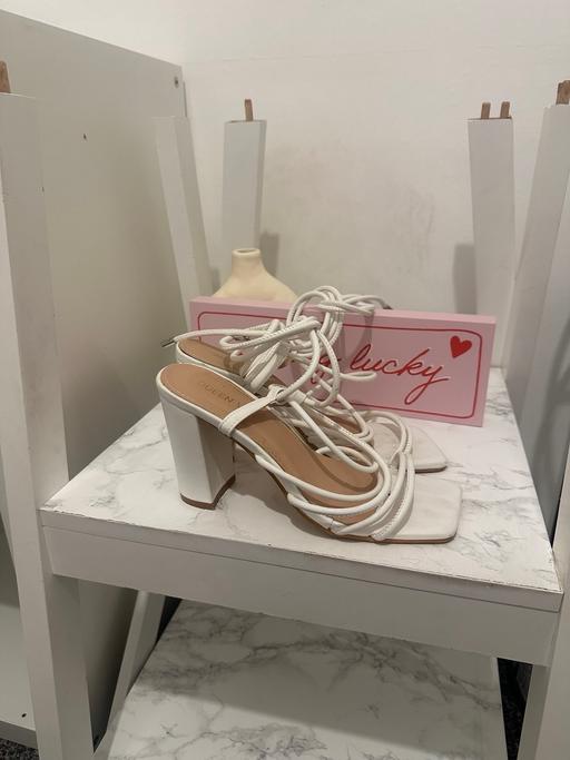 Buy & Sell Castleton Rochdale - Photos for Heels