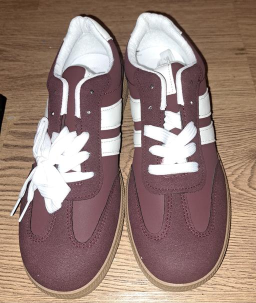 Buy & Sell - Photos for burgundy size 6 trainer's