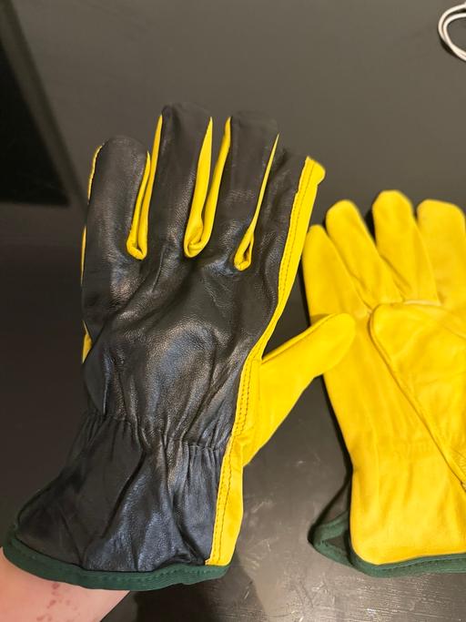 Buy & Sell Forest Fields Nottingham - Photos for Leather work gloves gardening builders