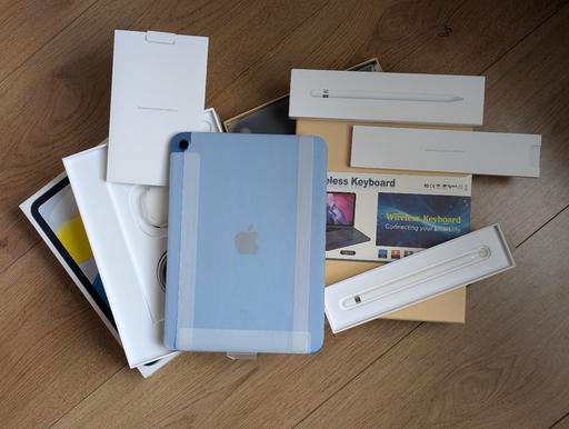 Buy & Sell Chadwell Saint Mary Thurrock - Essex - Photos for Apple iPad 10th Gen Blue 64gb - Bundle