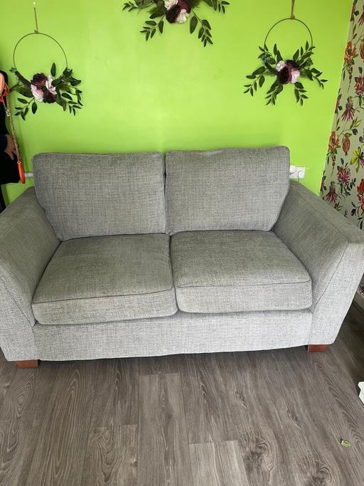 Buy & Sell Kirkby Knowsley - Photos for 2 x2 Grey settee’s + chair by Dfs