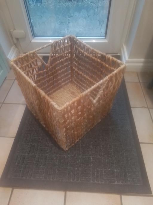 Buy & Sell Aldridge Walsall - Photos for LARGE WICKER BASKET WITH HANDLES