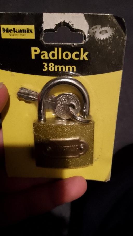 Buy & Sell Falconwood South East London - Photos for 38mm padlock
