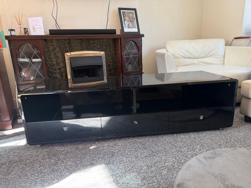 Buy & Sell Intake Doncaster - Photos for Large TV Stand with Drawers