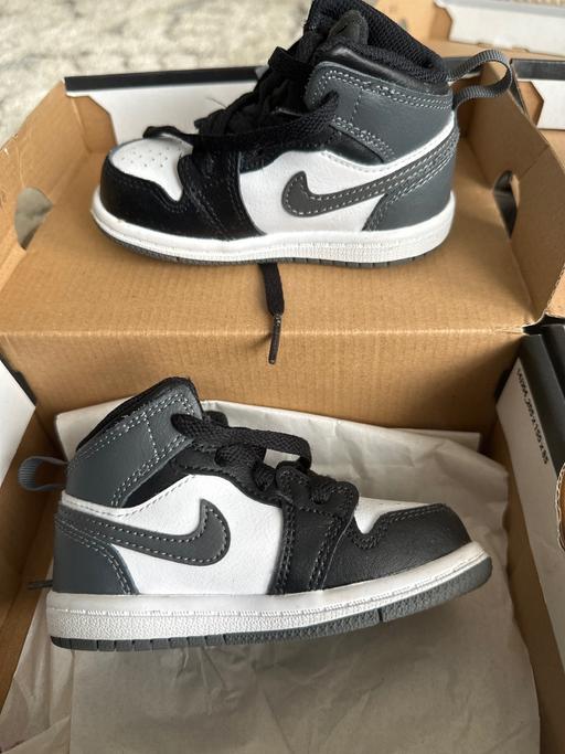 Buy & Sell Ilford Redbridge - Photos for Jordan 1 mids