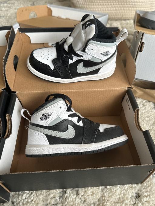 Buy & Sell Ilford Redbridge - Photos for Jordan 1 mids