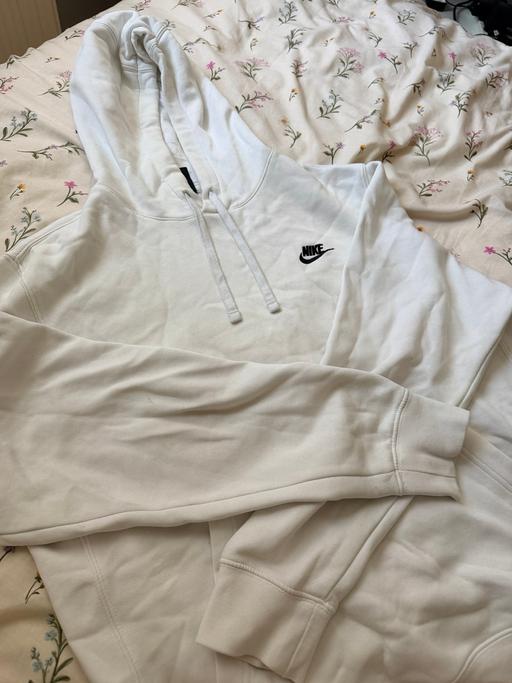 Buy & Sell Lye Dudley - Photos for Nike essentials hoodie