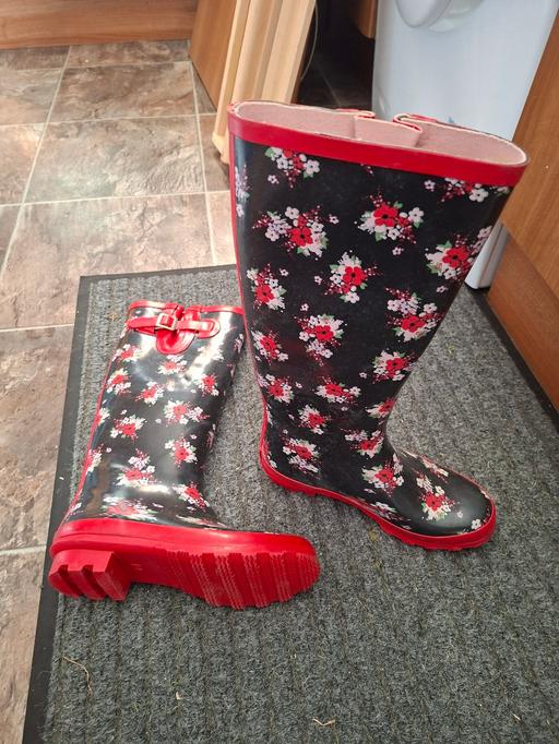 Buy & Sell Becontree Heath East London - Photos for boots childrens