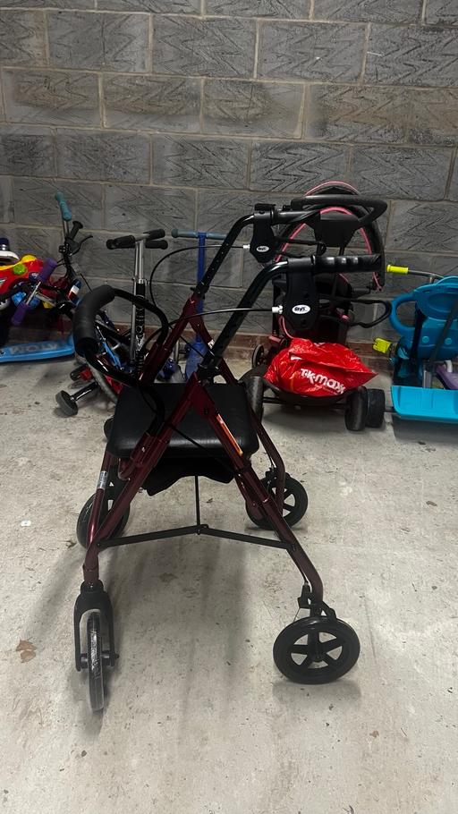 Buy & Sell Borehamwood Hertsmere - Photos for Walker