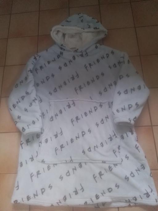 Buy & Sell Streetly Walsall - Photos for GIRLS FRIENDS OVERSIZE SNOODIE