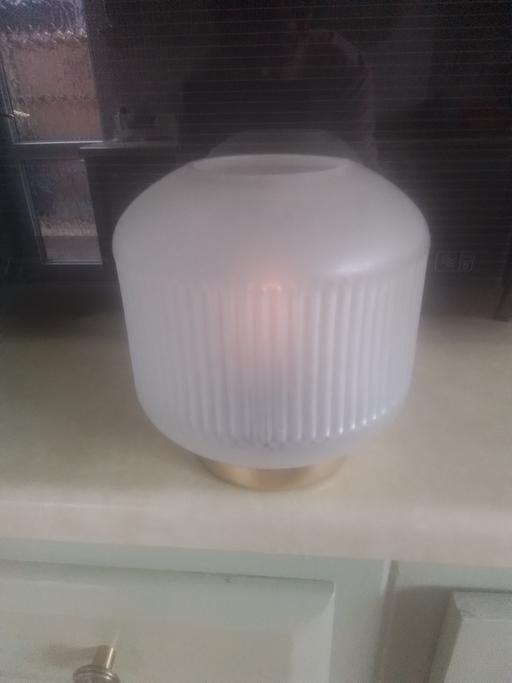 Buy & Sell Streetly Walsall - Photos for GLASS LAMP THAT LIGHTS UP