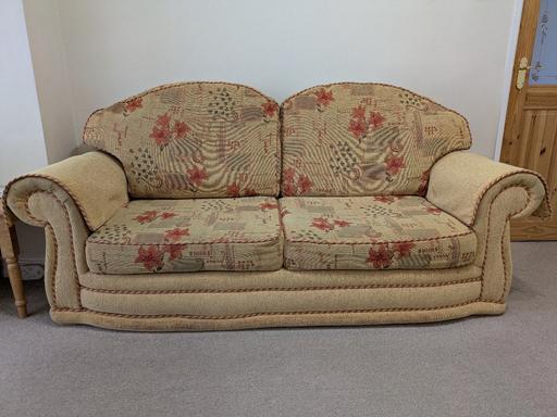 Buy & Sell Wolverhampton West Midlands - Photos for 3 seater sofa + 2 arm chairs