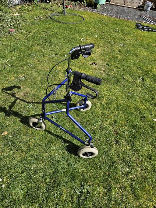 Buy & Sell Moseley Village Wolverhampton - Photos for 3 Wheeled Walking Aid with brakes