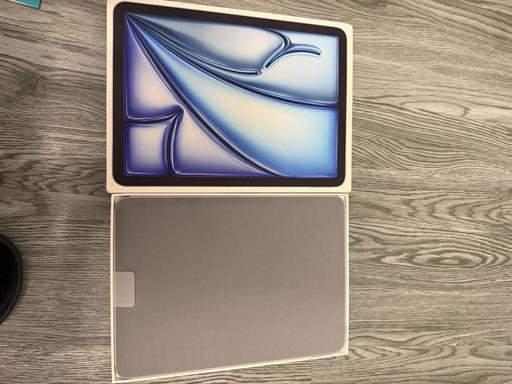 Buy & Sell Saint Johns Worcester - Photos for Apple iPad M4 128gb 2026 WiFi + cellular blue