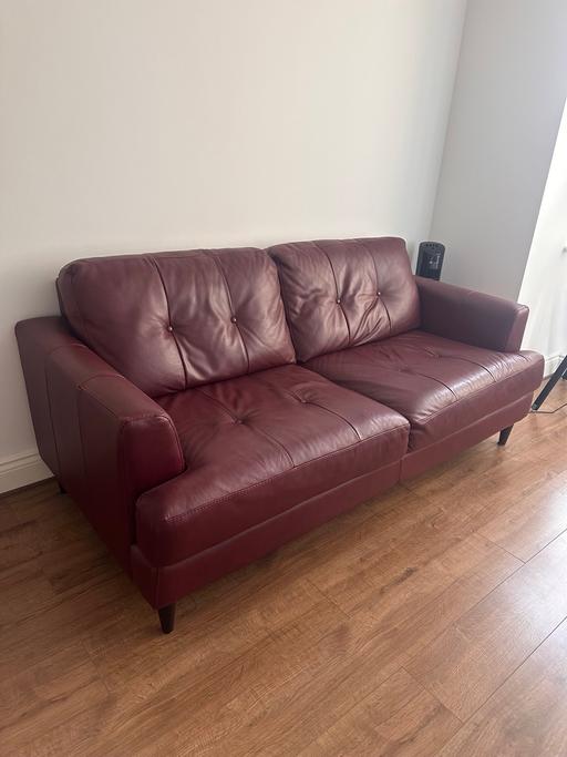 Buy & Sell South Croydon Croydon - Photos for 2 seater leather sofa