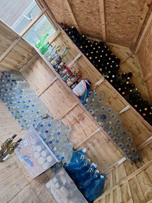 Buy & Sell Bushbury Wolverhampton - Photos for Empty wine bottles and full bottles of water