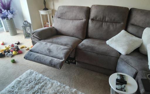 Buy & Sell Whinmoor Leeds - Photos for Corner suite with power recliners