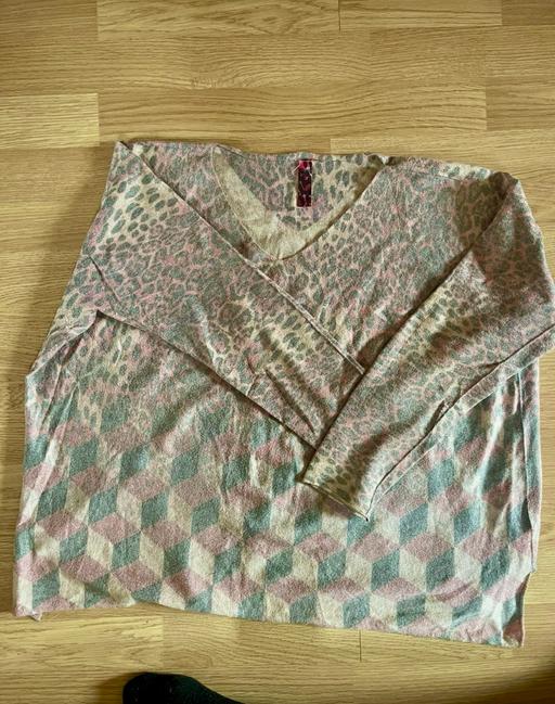 Buy & Sell Wanborough Guildford - Photos for Pink and grey leopard jumper (Made in Italy)