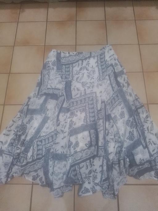 Buy & Sell Streetly Walsall - Photos for PER UNA COTTON SKIRT WITH COTTON LINING