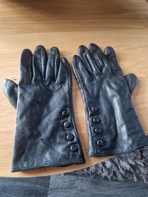 Buy & Sell Scholes Rotherham - Photos for Ladies genuine black leather gloves M