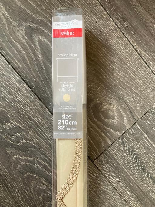 Buy & Sell Woodcross Wolverhampton - Photos for Scollop edge roller blind