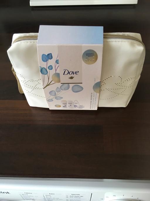 Buy & Sell Langford Central Bedfordshire - Photos for Dove Beauty Bag with toiletries