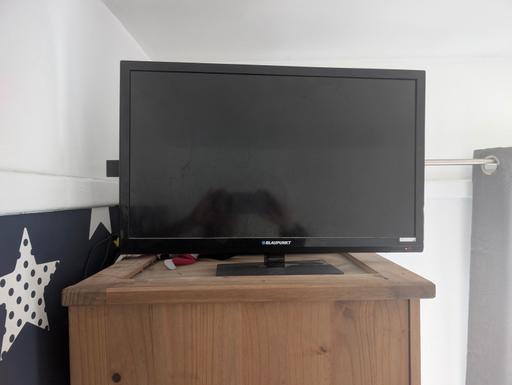 Buy & Sell Mansfield Town Centre Mansfield - Photos for 22” TV WITH FIRESTICK AND REMOTE